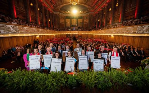 445 Jungmeisterinnen und Jungmeister im Wiesbadener Kurhaus überreicht