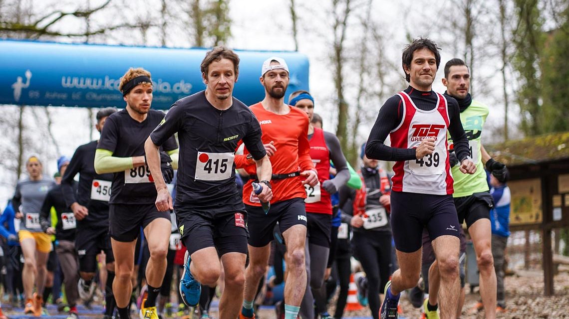 Start für die extreme Strecke beim Berglauf Aus die Platte fertig los.