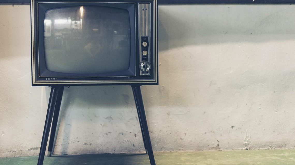 TV, scharz weiß, vor dem digitalen feuer