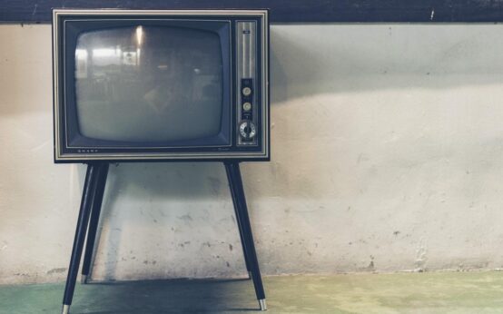 TV, scharz weiß, vor dem digitalen feuer