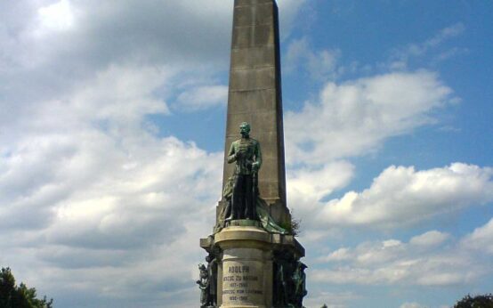 Landesdenkmal in der Biebricher Allee