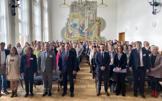 Kultusminister Lorz dankt 300 ukrainischen Lehrkräften in Frankfurt für ihren Einsatz in hessischen Schulen