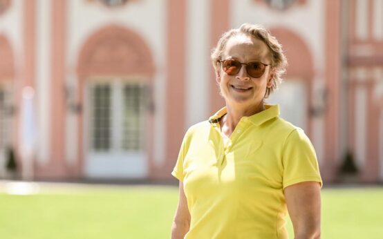 Isabell Wer vor Schloss Biebrich