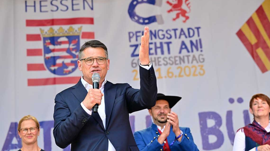 Foto zeigt Ministerpräsident Boris Rhein be der Eröffnung des 60. Hessentags in Pfungstadt.