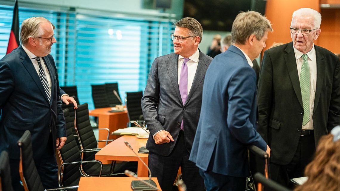 Ministerpräsident Boris Rhein bei den Beratungen der Ministerpräsidentinnen und Ministerpräsidenten mit dem Bundeskanzler