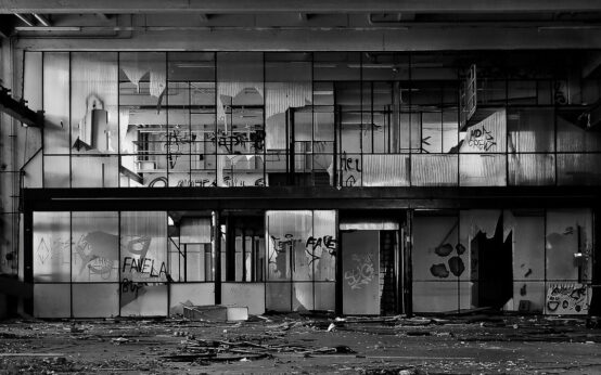 Bauhof Delkenheim ist ein Sanierungsfall. Das Symbolbild zeigt einen Lost Place. ©2023 PIXABAY