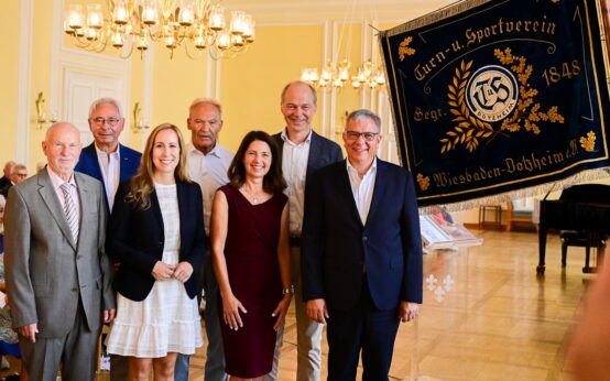 Im bild: Rolf Dieter Beinhoff, Klaus Paul, Astrid Wallmann, Helmut Fritz, Angelika Pauli, Dr, Gerhard Obermayr, Gert-Uwe Mende