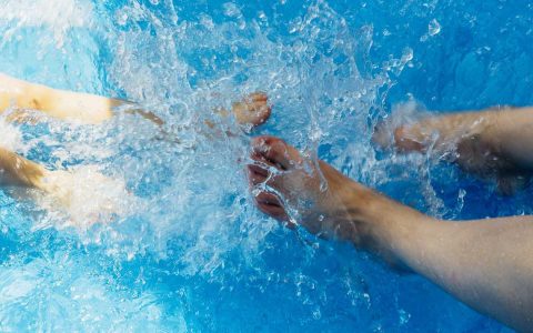 Hitze, Abkühlung am Pool