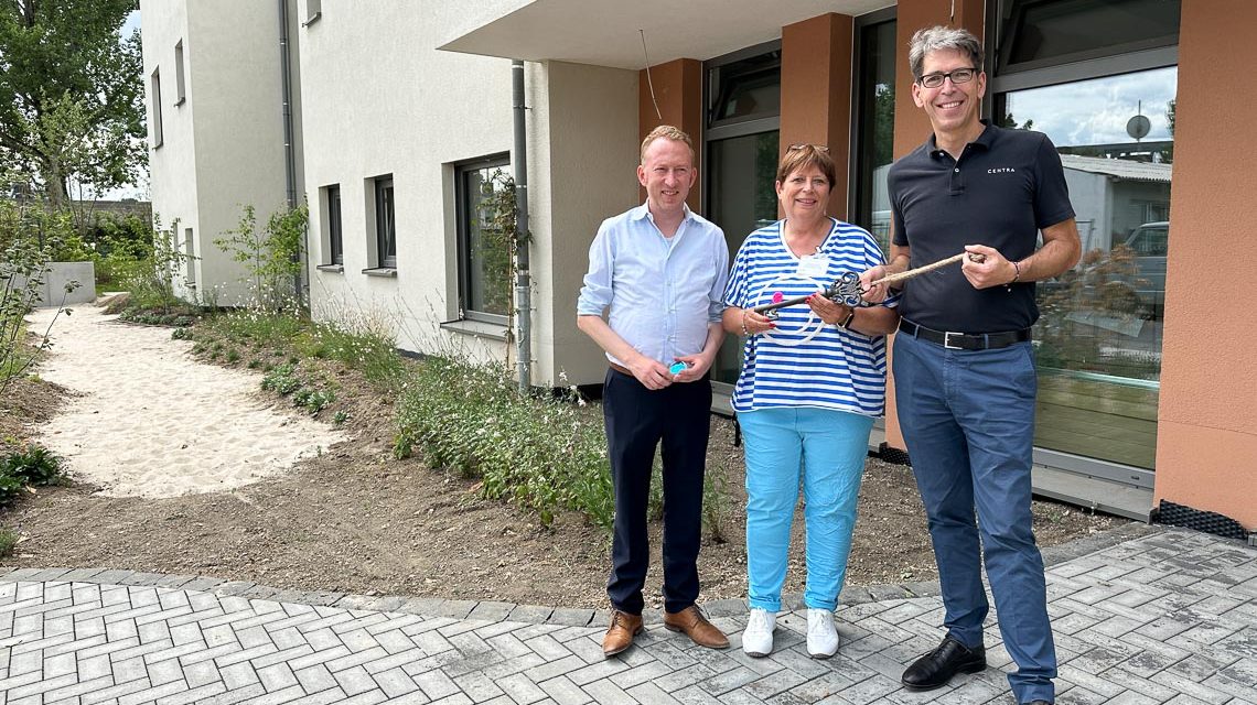 Schlüsselübergabe mit Kita-Leiterin Annette Stieglitz und Frank Kreuzberger von Centra Bau.