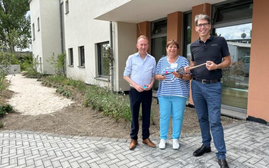 Schlüsselübergabe mit Kita-Leiterin Annette Stieglitz und Frank Kreuzberger von Centra Bau.