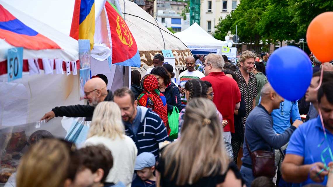 Internationales Sommerfest auf dem Schlossplatz