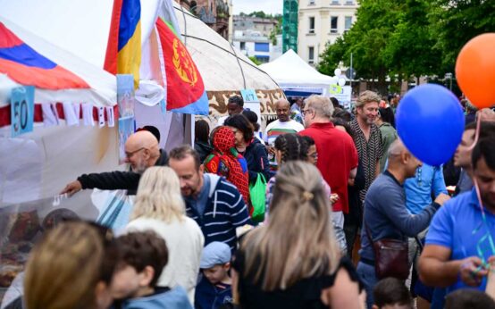 Internationales Sommerfest auf dem Schlossplatz