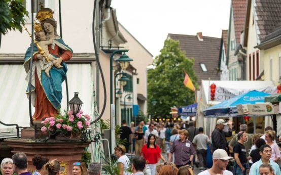 Gassen von Hochheim beim Hochheimer Weinfest