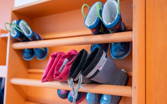 Kita-Dezernent Christoph Manjura, Symbolbid Stiefel im Regfaö