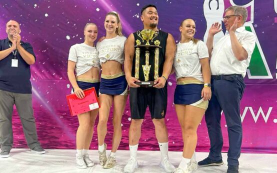 Cheerleader der Phantoms mit OB Gert-Uwe Mende