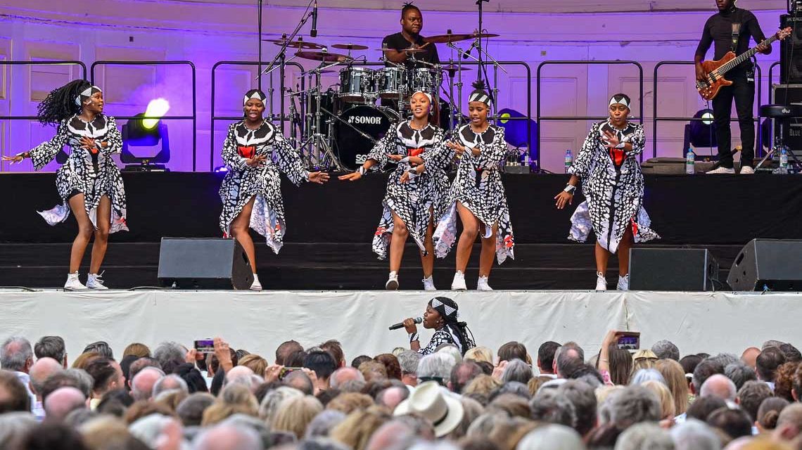 Ndlovu Youth Choir im Kurpark Wiesbaden
