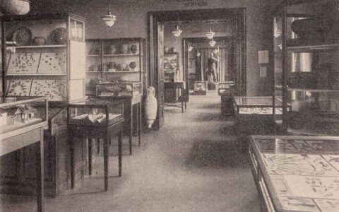 Archivfoto: Nassauische Altertümer, Blick in die Ausstellung von 1920