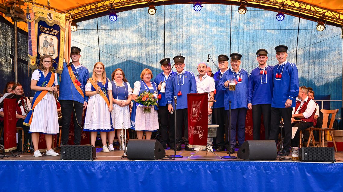 Auszeichnung für verdiente Mitglieder und Fassanstich.