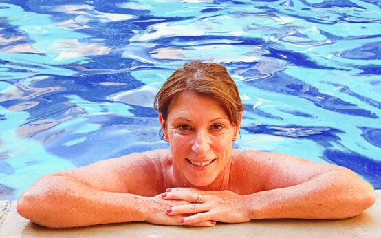 Oben ohne schwimmen gehen