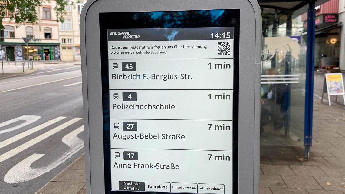 Digitaler Haltestellenaushang: Pilotprojekt an zwei Haltestellen gestartet