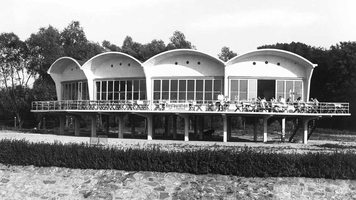 Restaurantgebäude des Strandbads Biebrich