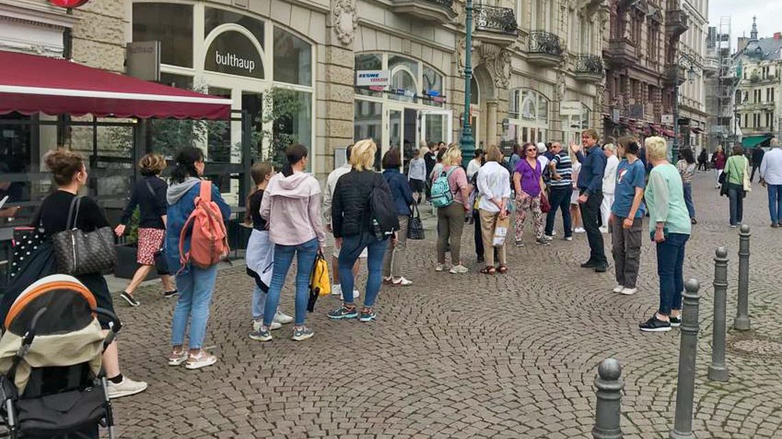 Schande stehen an der Mobilitätszentrale