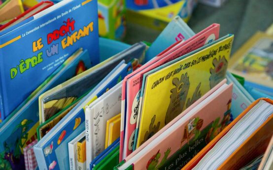 Kinderbücher auf dem Flohmarkt.