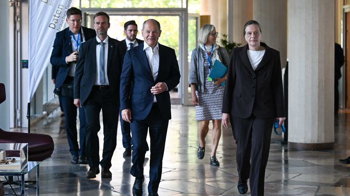 Bundeskanzler Olaf Scholz zu Besuch im Statistischen Bundesamt