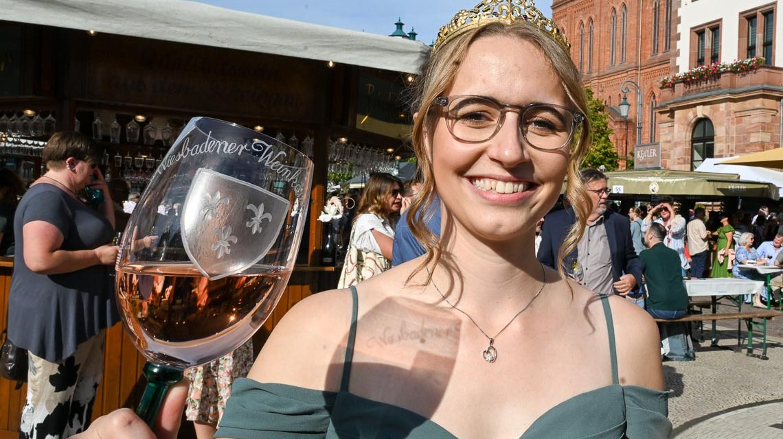 Annkathrin Dötsch aka Annkathrin I., Wiesbadens Weinkönigin