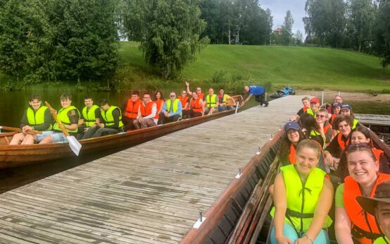 Jugendliche der Pfarrei St. Birgid erleben zwei Wochen lang das Land der Blaubeeren und was es mit Müllers Kuh auf sich hat.