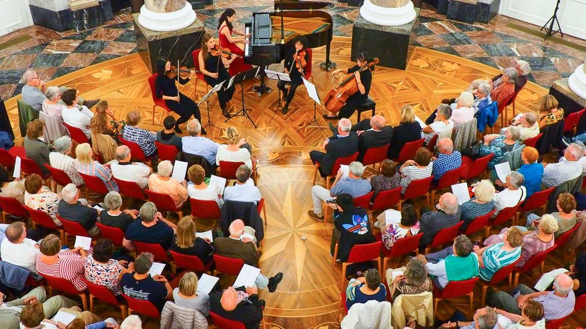 Konzert in der Rotunde von Schloss Biebrich am Tag des Denkmal
