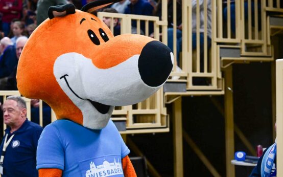 Das Maskottchen kann es kaum erwarten: Nicht nur die Business Angels zu treffen, sondern auch wieder Volleyball live zu erleben.