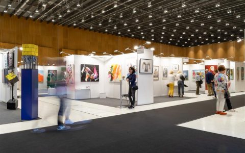 ARTe Wiesbaden, Blick in die Ausstellungshalle.