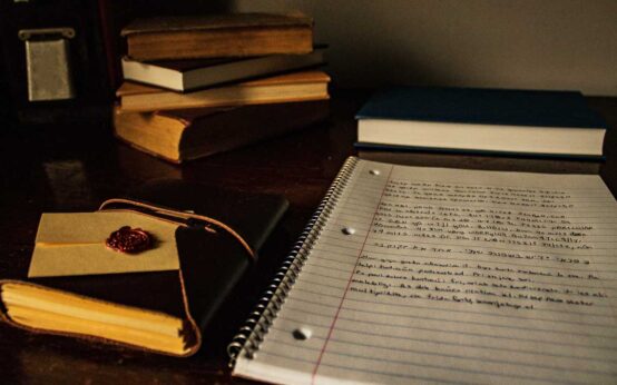 Schreibwerkstatt: Stift, Papier und etwas zum Abheften: Wenn man zu schreiben beginn.