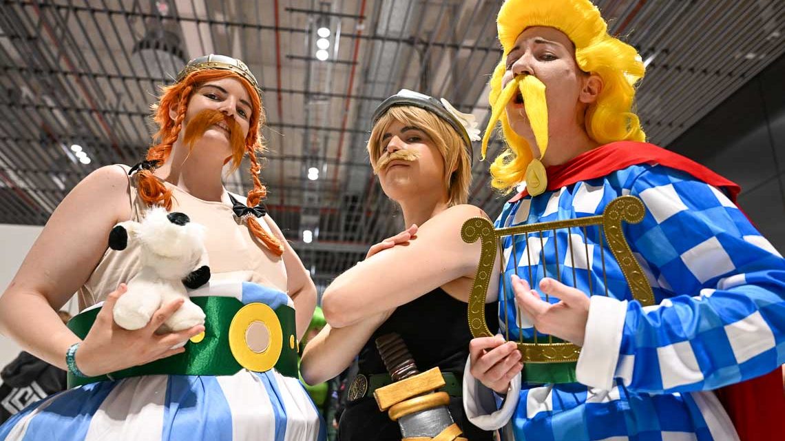 Asterix, Obelix und Troubadix machen sich mit der japanischen Popkultur vertraut.