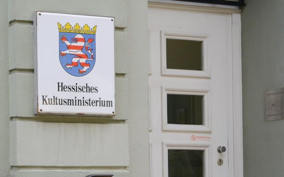 Eingang zum Kultusministerium am Luisenplatz