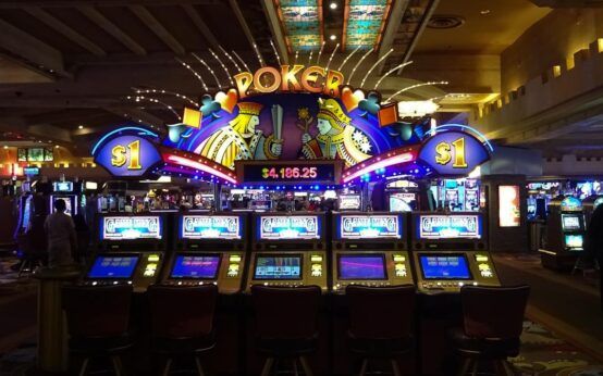 Automatenspiel und Poker