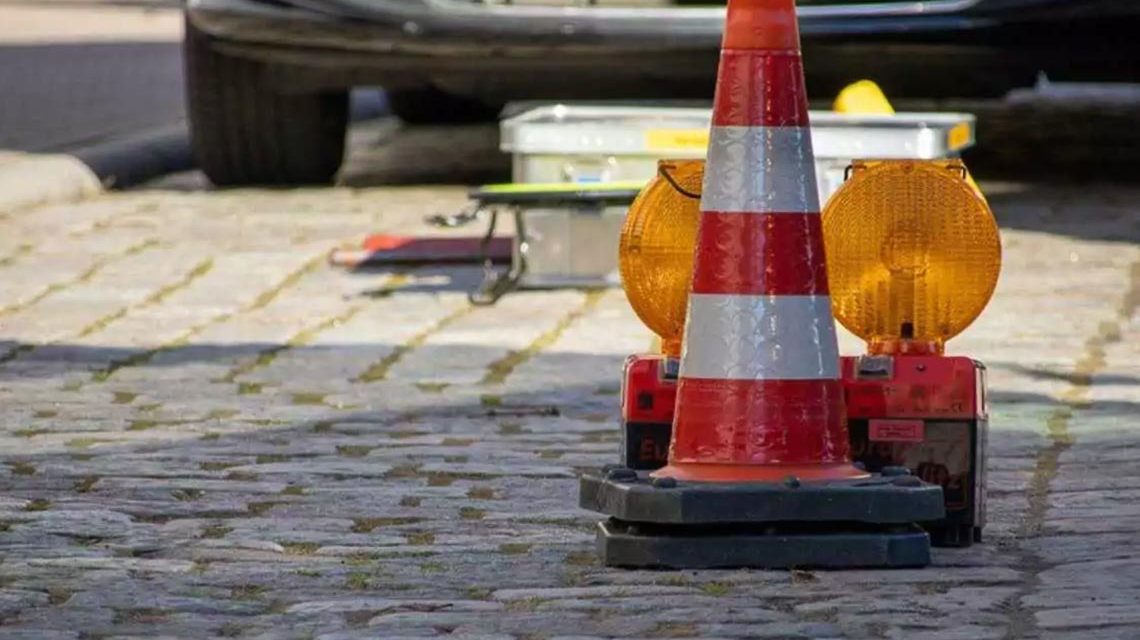 Baustelle, Wasserrohrburch, Verkehr, Pestalozzistraße