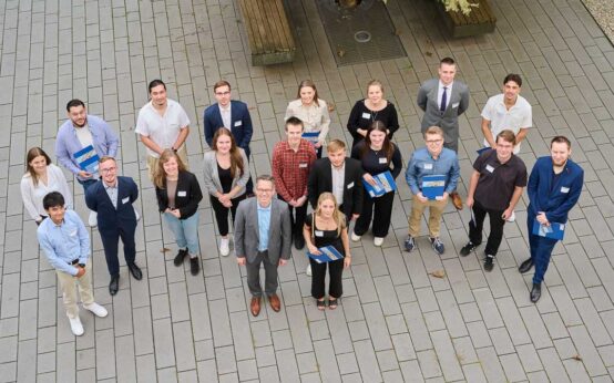 Sie haben ihre Ausbildung abgeschlossen. Sie sind die Ausbilduzngsbesten.