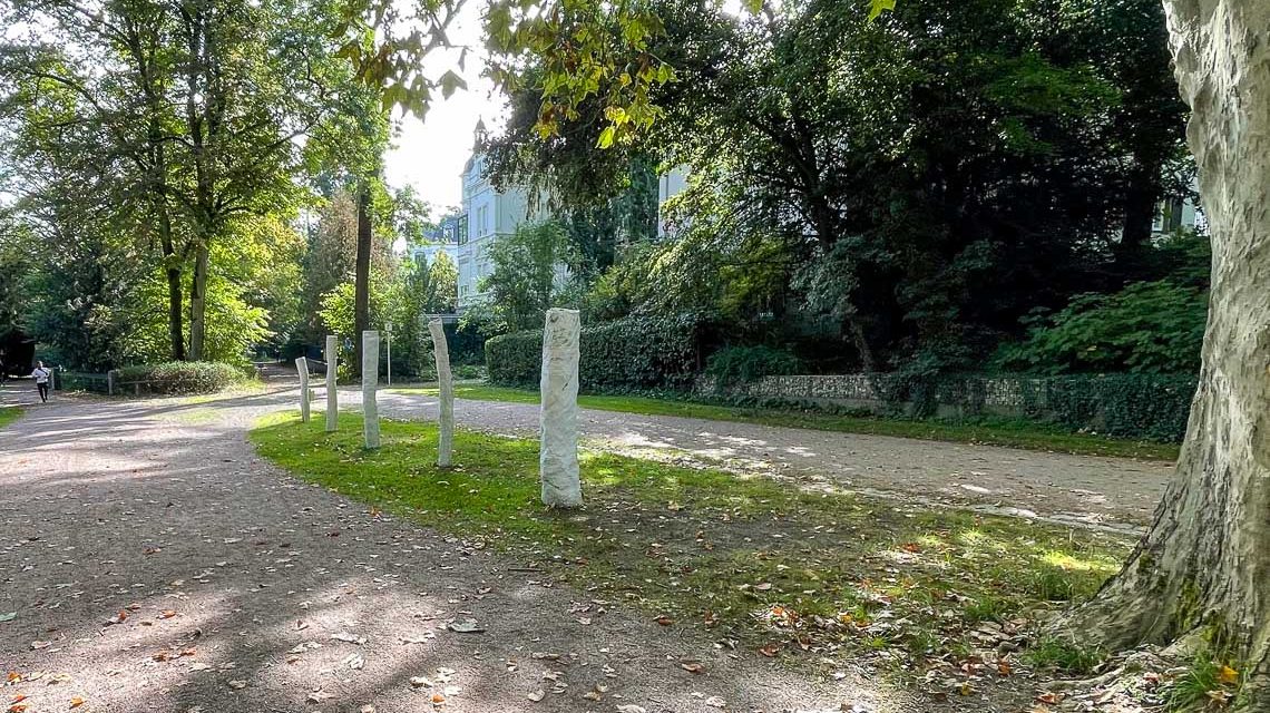 Mensch-Kunst-Kutur im Kurpark Wiesbaden