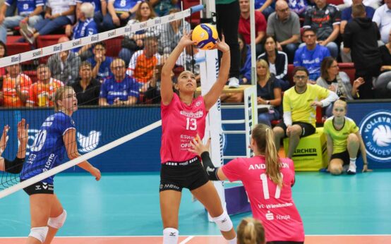 Rachel Anderson im Angriff.