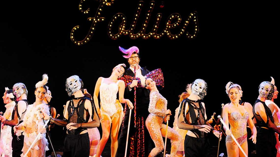 Thomas Maria Peters mit Ensemble in dem Musical Follies