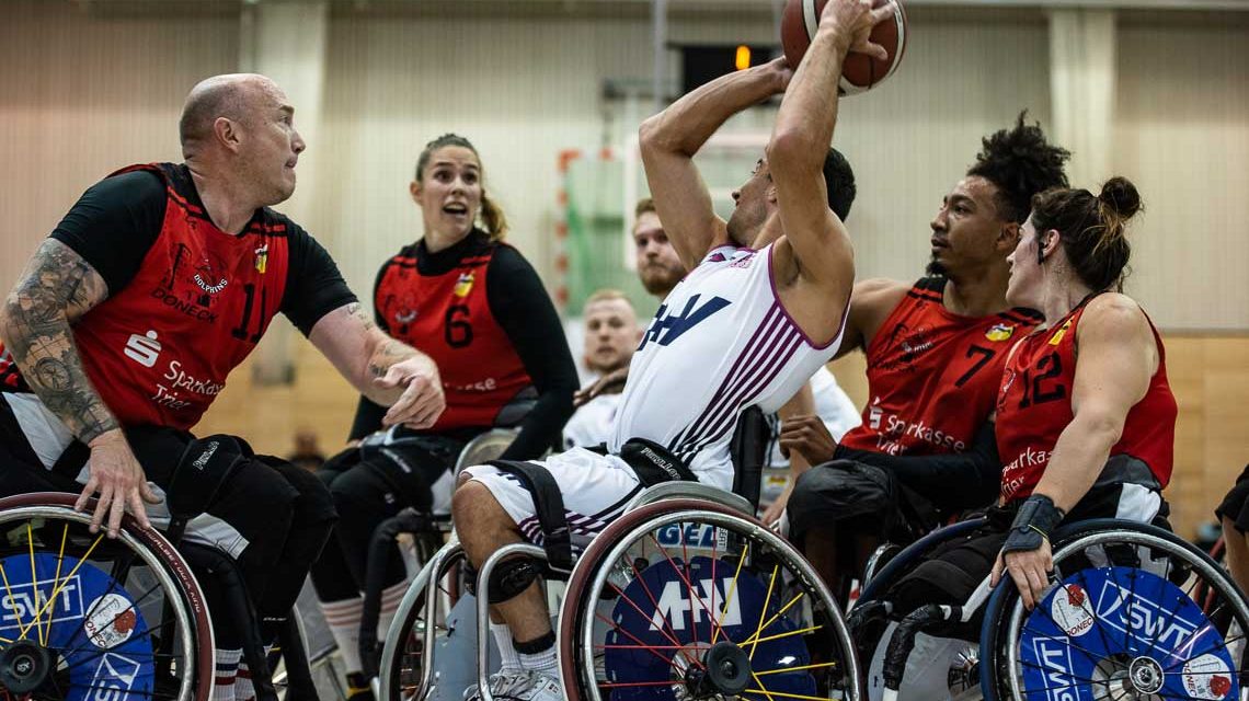 Rhine River Rhinos siegen bei Heimpremiere