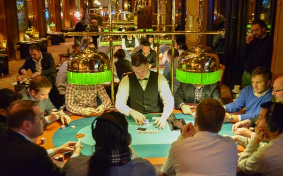 Blick in den Pokerbereich der Spielbank Wiesbaden