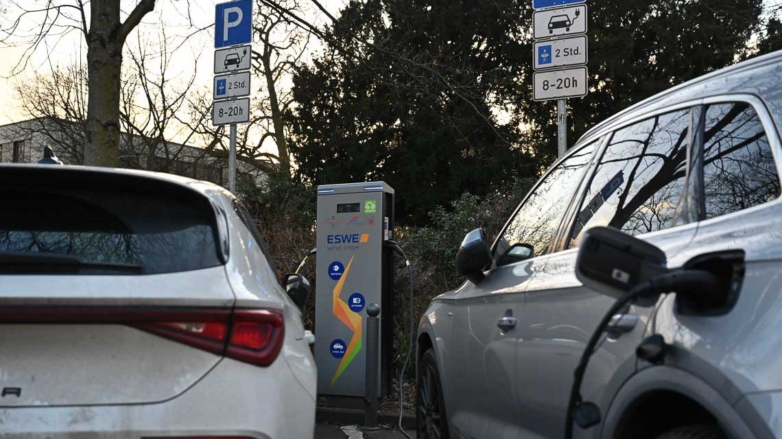 E-Tankstelle in der Paulinenstraße. E-Ladesäulen.