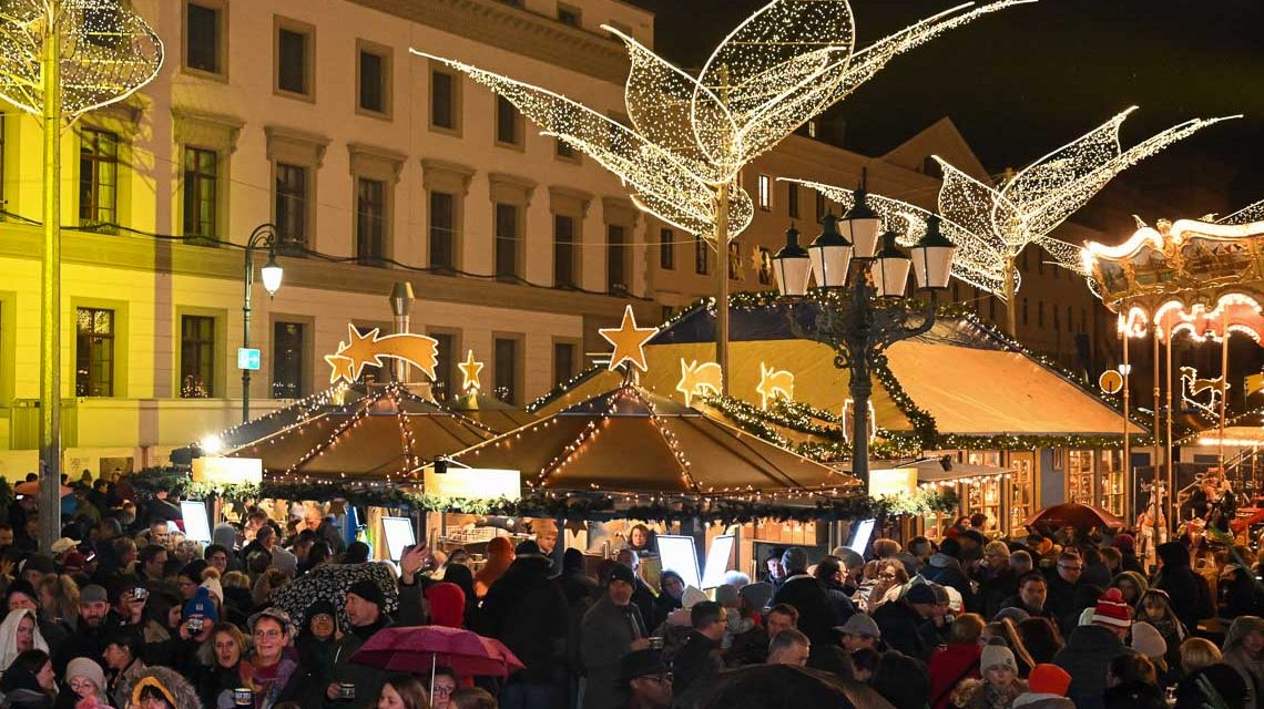 Sternschnuppenmarkt zwischen Landtag und Rathaus.