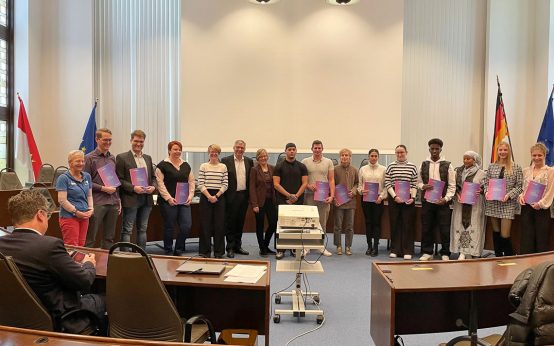 Jugend-Info-Börse Wiesbaden: Erfolge, Auszeichnungen und Internationalisierung im Fokus im Stadtverordnetensitzungssaal