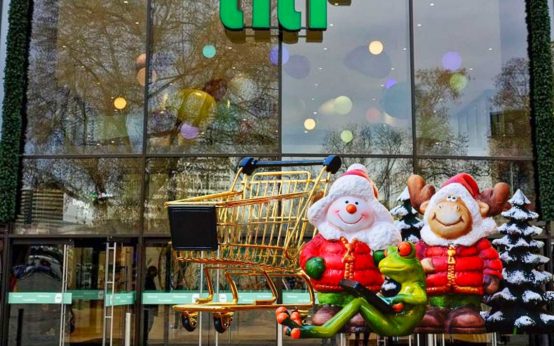 Lili Christmas Shopping