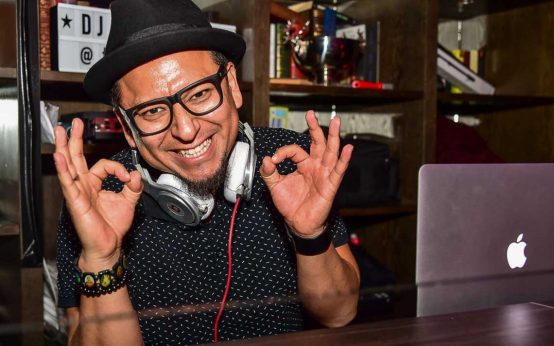 Veranstaltungen im Wohnzimmer, im Bild Salsa mit DJ ...