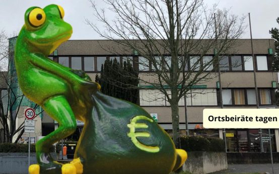 Nordenstadt Mitte, Lurchie schleppt einen Geldsack voller Euros. Symbolbild für das Thema Finanzen Nordenstadt. Ein anderes Thema, die Historische Fachkommission.